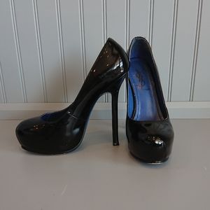 Saint Laurent YSL black patent leather pumps